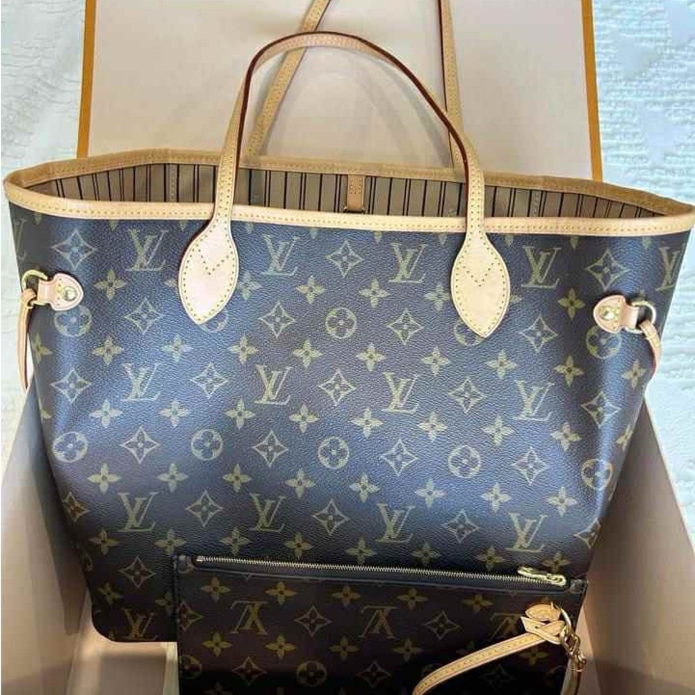 Louis Vuitton Neverfull Monogram Tote